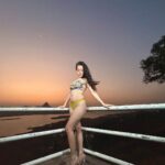 Urfi Javed Instagram - The view 🫠 📸 @sk_.click Hair @manishamhatre_29 Assisted by @pallavi.sakhare.581 @rakhilangade
