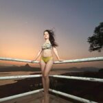 Urfi Javed Instagram - The view 🫠 📸 @sk_.click Hair @manishamhatre_29 Assisted by @pallavi.sakhare.581 @rakhilangade