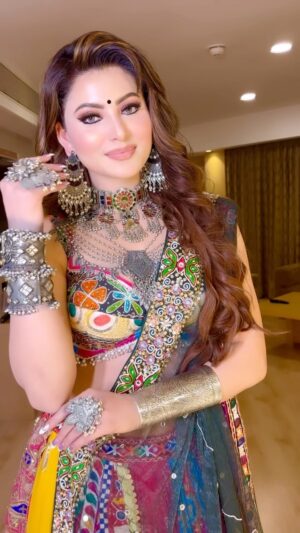 Urvashi Rautela Instagram - Lets Garba 💃 the night away! Bringing out the inner #Garba lover! #Dandiya #Navratri #gujarat 

☆

☆

☆

☆

☆

☆ 

☆

☆

☆

☆

☆

☆

☆

☆ 

☆

☆

#love  #UR1 
#reels #reelsinstagram #reelitfeelit #reelkarofeelkaro #reel #reelsvideo #reelsindia #actor #dance #girl #instagood #trending #India #instagram #india #humtohdeewane #urvashirautela #yaseerdesai #
#pink #kathak #india #pakistan #cricket