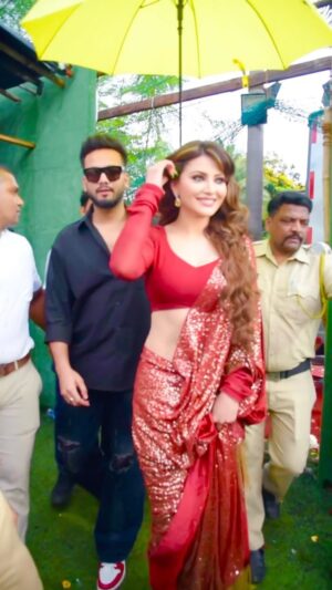 Urvashi Rautela Instagram - MORE THAN 25 MILLION LOVE ♥️🌹#HUMTOHDEEWANE 

@navi__pabla
@sejalcreation23
@kmundhe4442 

☆

☆

☆

☆

☆

☆ 

☆

☆

☆

☆

☆

☆

☆

☆ 

☆

☆

#love  #UR1 
#reels #reelsinstagram #reelitfeelit #reelkarofeelkaro #reel #reelsvideo #reelsindia #actor #dance #girl #instagood #trending #India #instagram #india #humtohdeewane #elvishyadav #urvashirautela #yaseerdesai #elvisharmy