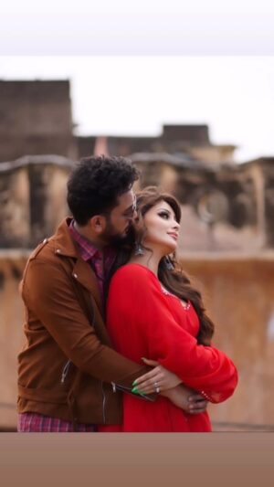 Urvashi Rautela Instagram - Happy Birthday 🎂 May God bless you! More than 6 Million love. Thanks a million for all your love for #HumTohDeewane 🫶🏻

☆

☆

☆

☆

☆

☆ 

☆

☆

☆

☆

☆

☆

☆

☆ 

☆

☆

#love  #UR1 
#reels #reelsinstagram #reelitfeelit #reelkarofeelkaro #reel #reelsvideo #reelsindia #actor #dance #girl #instagood #trending #India #instagram #india #humtohdeewane #elvishyadav #urvashirautela #yaseerdesai #elvisharmy