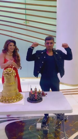 Urvashi Rautela Instagram - Thanks a million to all my magnificent fans & loved ones for all your blessings 🥰😘 I love you ♥️
#Birthday #BirthdayGirl #24CARATREALGOLDCAKE 🌹❤️ BIRTHDAY CELEBRATIONS ON #LOVEDOSE 2 SETS. Thank you @yoyohoneysingh & everyone ❤️‍🩹❣️
#LOVEDOSE 2

☆

☆

☆

☆

☆

☆ 

☆

☆

☆

☆

☆

☆

☆

☆ 

☆

☆

#love  #UR1 
#reels #reelsinstagram #reelitfeelit #reelkarofeelkaro #reel #reelsvideo #reelsindia #actor #dance #girl #instagood #trending #India #instagram #india #urvashirautela 
#pink #kathak #india #cricket #parisfashionweek #red #bollywood  #birthday #vigdiyanheeryan