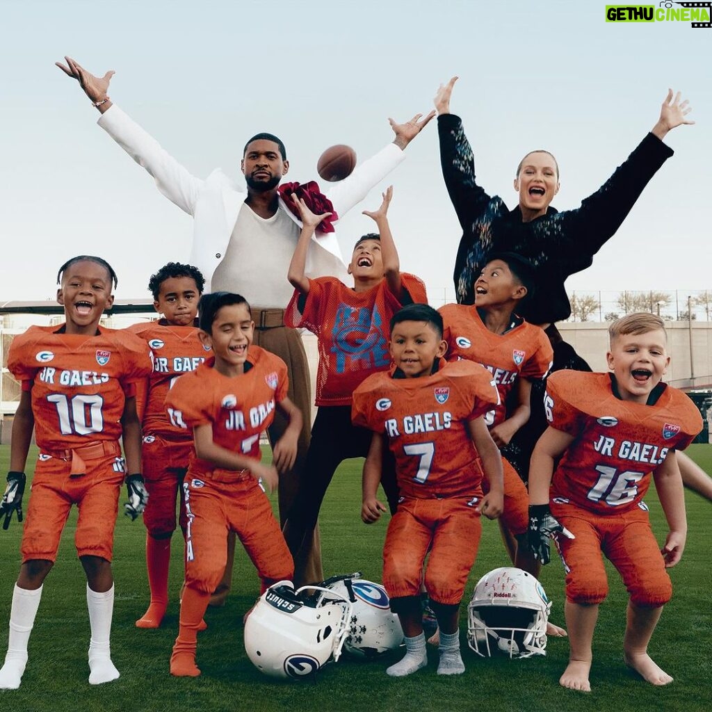 Usher Instagram - SUPER BOWL MVP Thank U again @voguemagazine for this wonderful cover story and write up. Thank U to @carolynmurphy for being apart of this special moment. And a very special thank U to my team @chamberschris @thechambergroup_experience Lydia, and @bellamybrewster. Photographer: Campbell Addy / @campbelladdy Writer: Alessandra Codinha / @atcodinha Fashion Editor: Max Ortega / @maxortegag Hair: Shawn “Shizz” Porter (for Usher) / Evanie Frausto @evaniefrausto (for Carolyn Murphy)  Makeup: Lola Okanlawon @lolasbeautymark (for Usher) / Raisa Flowers @raisaflowers (for Carolyn Murphy)  Talent Director: Sergio Kletnoy // @sergiokletnoy