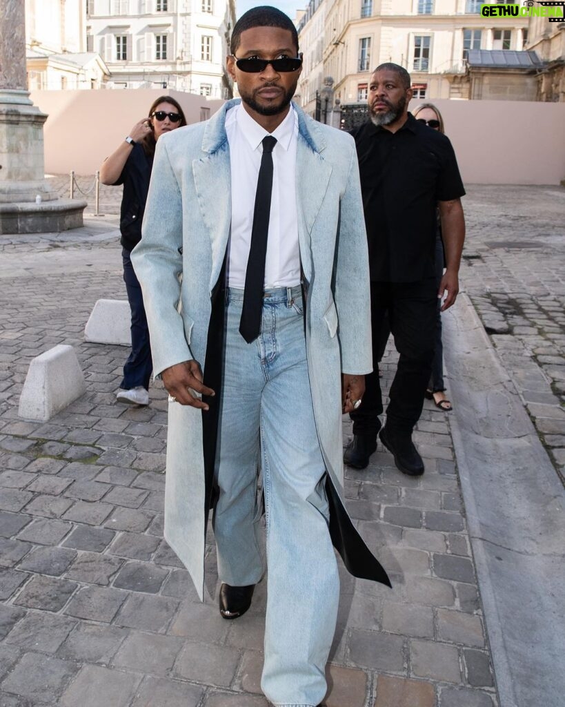 Usher Instagram - A special thank you to @maisonvalentino and @pppiccioli for everything 🙏🏾 Paris, France