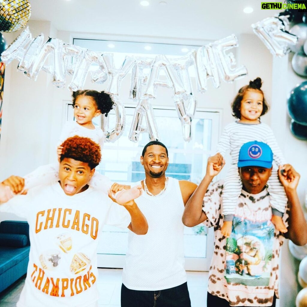 Usher Instagram - Hold on to them while you can mannn…😌 BIGS & littles