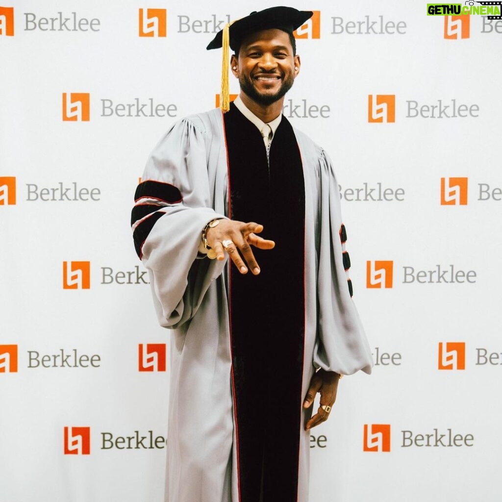 Usher Instagram - They call me D-o-c-t-o-r R-a-y-m-o-n-d 🎓😏🙏🏾 Thank you @berkleecollege for honoring me and presenting me with a Doctor of Music degree. I’m so grateful for this opportunity to share a message to the next generation of artists, producers, vocalists, arrangers, dancers and more. “Be brave and I hope your spark never goes away.”