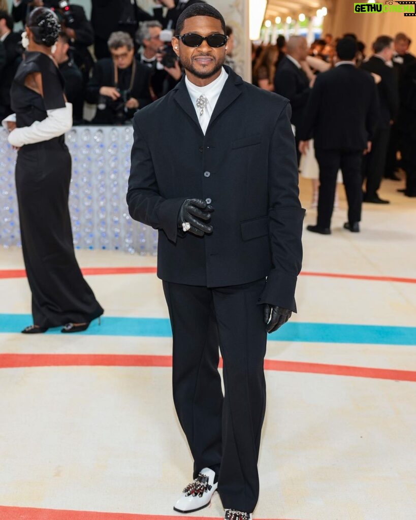 Usher Instagram - Honoring one of the best in fashion alongside the next in fashion #MetGala @biancasaunders