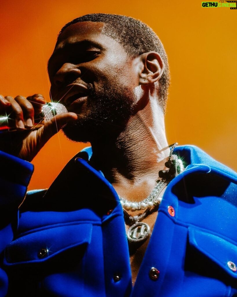 Usher Instagram - The energy last night man…unexplainable. U showed me so much love and I love u more @dreamvillefest 🫶🏾