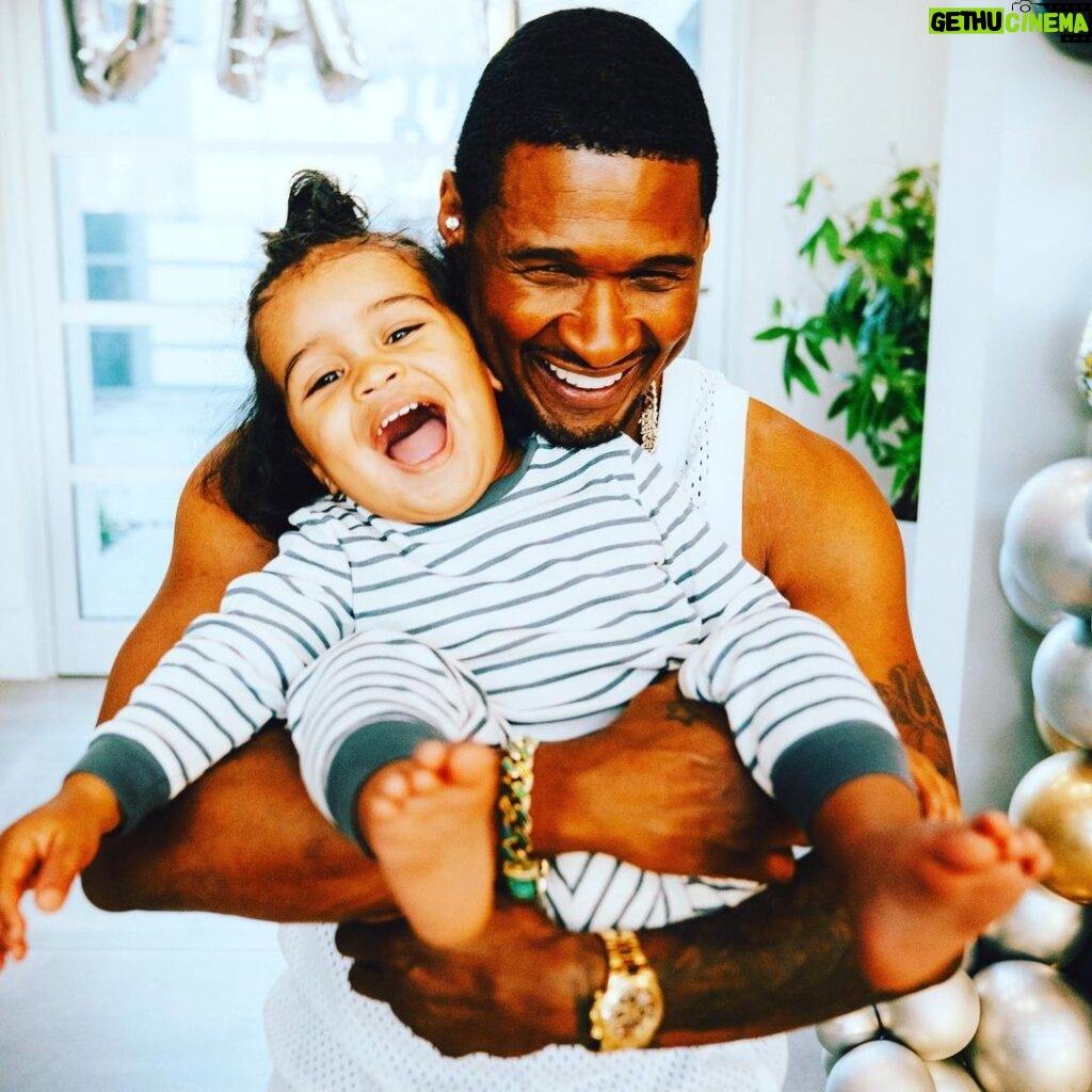 Usher Instagram - Hold on to them while you can mannn…😌 BIGS & littles