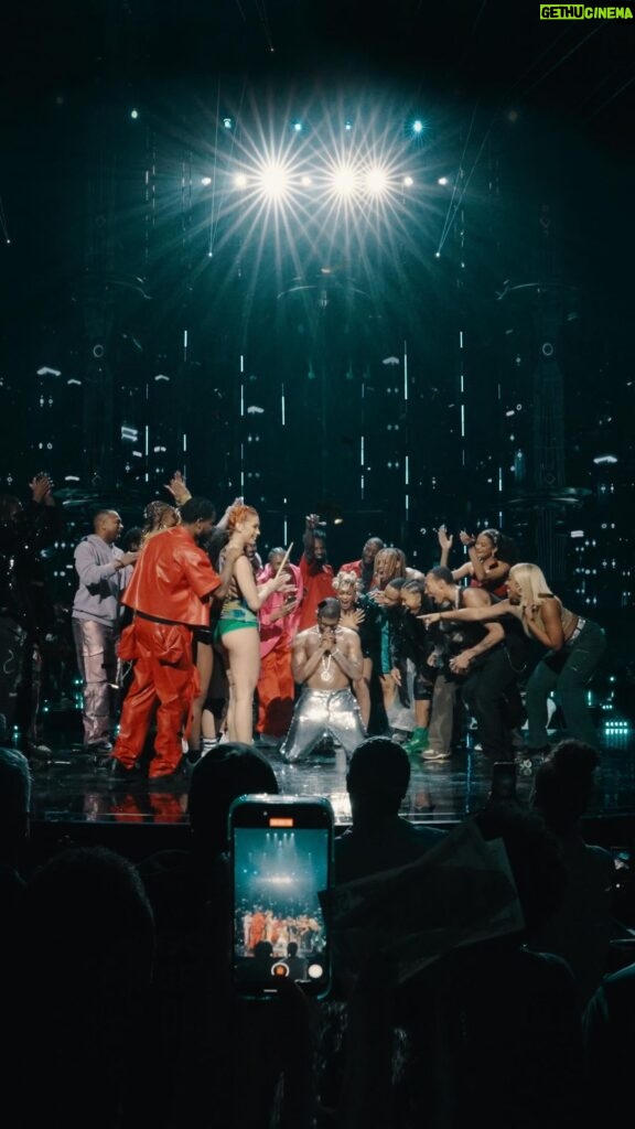 Usher Instagram - Manifestation is real!! And to think that I did 100 shows…Las Vegas, I love U. My Day 1s, I love U. My family, I love U. My entire crew…the dancers, skaters, the band, production, creative team, management. I love U. Thank U for supporting me through it all. #COMINGHOME