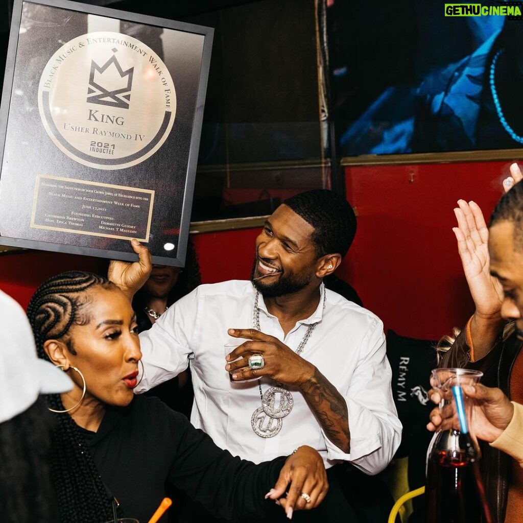 Usher Instagram - COMING HOME TO THE “A”. What an incredible honor to be recognized by the city that took me in and raised me into the man…the entertainer that I am today. To be able to come home and share how much Atlanta means to me is such a blessing. U have always shown me so much love; therefore, it’s only right I show it back!!! I brought the world to the A fasho. URSHER BABY 4L 🙏🏾🍑✌🏾 #COMINGHOME Atlanta, Georgia