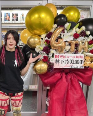 Utami Hayashishita Instagram - デビュー4周年
.
5年目も色んな林下詩美をおみせします
.
みんなありがとう-🌹
.
.
.
#STARDOM
#QQ