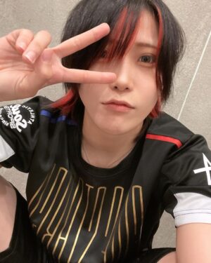 Utami Hayashishita Instagram - デビュー4周年
.
5年目も色んな林下詩美をおみせします
.
みんなありがとう-🌹
.
.
.
#STARDOM
#QQ