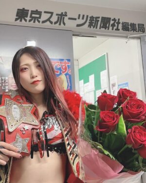 Utami Hayashishita Instagram - 2021年度東スポ女子プロレス大賞受賞🌹

支えてくれる全ての皆さんのおかげです。
ありがとうございます。
.
まだまだ歩みを止めません
今後の林下詩美にも期待していてください！
.
本当に嬉しい！
ありがとうございました！！✨
.
#QQ
#STARDOM