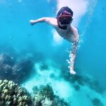 Uyan Tien Instagram - 上次去泰國普吉島體驗了跳島的行程實在太好玩了！拍了好多水下浮潛的作品！這次很開心手上拿了最新款的隱形潛水自拍棒來拍我的 Insta360 的作品！現在有很棒的雙11活動！快去搶走你需要的一台 @insta360tw @insta360 ！ Phuket, Thailand