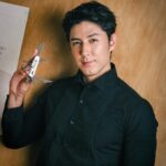 Uyan Tien Instagram - 從小時候都喜歡搜集好刀，尤其工具刀！可能是爸爸的關係，都看他隨時身上背著🇨🇭瑞士刀！這次就好高興可以拿限量版的Victorinox的新品，叫 「Off-White & Victorinox」，非凡美感：白色可麗耐 (Corian®) 刀殼配黑色印花，飾以象徵傳統及演變的標誌！而且全世界只有3000件，以「亞當與夏娃」的故事，還有「開端」的概念來設計者把刀的樣子！～ 並以此為基礎，逐步發展成為突破服裝、工具、空間為人類生存建構多個元安全區。這就是匠心獨運的裝備！像我喜歡 collect 刀的人，這把真的蠻珍貴的！🇨🇭Victorinox 還有其他種的產品，他們的包包也都超帥的，推薦大家去看看！ 🇨🇭@victorinox_taiwan 🔪 #myvictorinox