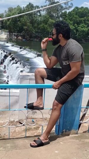 VJ Thanigai Instagram - #chilling #native #throwback #erode #vibes #kodiveri #dam #fun #instadaily #trending #jawaan #srk ❤️

✂️ @m_johnsonnoel