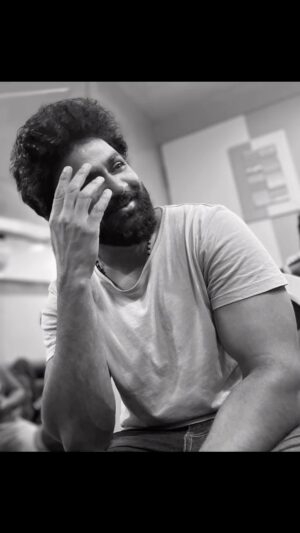 VJ Thanigai Instagram - #candid 🖤🤍

#instagram #instadaily #actor #shoot #candidphotography #vintage #blackandwhite #thanikai 🤍🖤