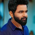 VJ Thanigai Instagram - #candid 💙 #familyfunction 🥰 Thanks brother @ashik_jaffer @diamond_weddingcompany ❤️🤗 Tirupur - திருப்பூர் - Tamilnadu