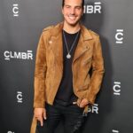 Vadhir Derbez Instagram - 🇺🇲 Smiling or Serious? What do u think? Haha lots of fun yesterday at the @clmbr_official event. . 🇲🇽Sonriendo o serio? Como ven? Muy cool el evento de @studio_clmbr_la 🔥🔥 #clmbrcommunity #clmbr #studioclmbrla Los Angeles, California