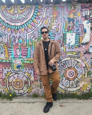 Vadhir Derbez Instagram - Photos Dump del viaje de Año Nuevo 😎😎🥲 
.
1-Mi hermana y yo después de saltar a una cascada Helada 🔥🥶
2-Aca en Chiapas 😎
3-Con mi cámara de Medio Formato y una pared demasiado cool
4-Una cascada con una cueva dentro (Mi celular se cayó desde arriba hasta abajo y sobrevivió wtf.)
5-Nala y yo dentro de la cueva (es una guerrera y me acompaña a TODO)
6- Unos Chilaquiles Divorciados que extrañaba muchísimo, Amo México 
7- Min hermana en su mood Borrego judío de año Nuevo pidiendo su Champán jaja
8- Yo sacadisimo de pedo de ver que ya se fue el 2022. 
9- Un café deli porque.... Café 
10- Nala posando porque es una Bichota que lo da todo pa pa cámara.
#2023 #AñoNuevo
