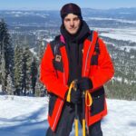 Vadhir Derbez Instagram - 🇺🇲Such a beautiful weekend with my good friends. I love skiing; doing a sport while having an amazing view is the best. Also I have so many memories snow skiing that I get a bittersweet feeling... But overall I love learning new things and challenging myself, It is healing and therapeutic in every way. Thankful to be alive and I also feel awful that I'm enjoying myself while people are dying and so much pointless violence is going on all over the world. I wish that this can be over soon and people can be kinder. Anyways, I love you all and take care.❤ . 🇲🇽Que gran fin de semana pase con mis amigos. Amo esquiar, poder hacer un deporte y tener una vista increíble no tiene precio. Me encanta aprender cosas nuevas y retarme. Es terapia pura que sana. Estoy agradecido de estar vivo y experimentando todo esto. Aunque me siento mal de yo estar pasando un buen rato mientras hay gente muriendo y tanta violencia sin sentido en todos lados. Espero todo esto acabe pronto y que la gente aprenda a tener mejor corazón y dejarnos de tanta mierda. Pero bueno, los amo y espero estén todos increíble ❤ Lake Tahoe, California