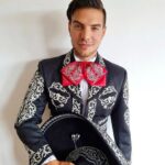 Vadhir Derbez Instagram - Que tal me veo de Charro? 😜 🇲🇽🇲🇽🇲🇽🇲🇽🇲🇽🇲🇽 Que chingon ser Mexicano y saber que toda mi gente es una chulada. No hay nada como nuestro País y nuestra gente. VIVA MÉXICO!!! cuídense hoy porfavor!! 🇲🇽🇲🇽🇲🇽🇲🇽🇲🇽🇲🇽🇲🇽🇲🇽 Mexico City, Mexico