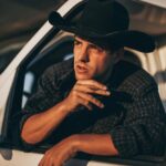 Vadhir Derbez Instagram - 🇺🇲 Cowboy looking for a Ride 😏 lol . 🇲🇽 Como me ven de Vaquero? 😏 . TB