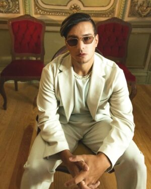 Vadhir Derbez Instagram - 🇲🇽Yo #TeConfieso que no he sanado todas mis heridas. Pero diario intento ser más fuerte e inteligente para poder estar bien solo, o acompañado ❤  Te deseo lo mismo 😊
.
🇺🇲I Confess that I haven't healed all my wounds. But I try every day to be stronger and wiser so I can be all right being alone, or with someone. ❤ I wish you the same 😊
.
Fotazas by 📸 @laoaranda