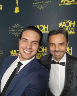 Vadhir Derbez Instagram - 🇲🇽Pues Aunque nos vemos guapos, bañados y serios en la primer foto. Tenemos tambien nuestros momentos donde echamos desmadre. Feliz cumpleaños papa! Un año mas de seguirme la corriente con mis babosadas. Te amo! 
.
Even though we look handsome and a bit too formal and serious in the first picture.  We also have our stupid moments where we dun give a crap lol Congratulations on one more year of doing stupid things together!! HAPPY BDAY DAD @ederbez