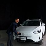 Vadhir Derbez Instagram - Recargar tu #ZSEV de @mgmotormx es tan fácil como esto... ahora solo queda recargar-te a esperar 🤷🏻‍♂️ #publicidad