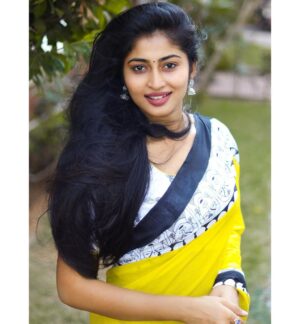 Vaishnavi Arulmozhi Instagram - In complete love with this cotton saree from @srisaicollections9 

#beingvanathi #vaishnavi #vaishnaviarulmozhi
