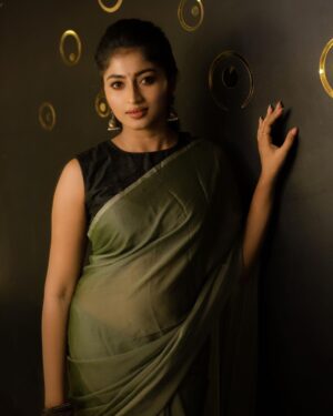 Vaishnavi Arulmozhi Instagram - Allow yourself to be proud of yourself and all the progress you’ve made!
Especially the progress no one else has seen
💄: @sty1e_guru ❤️
📸: @aslam_shutterfly 
Location : @24kluxurysalon