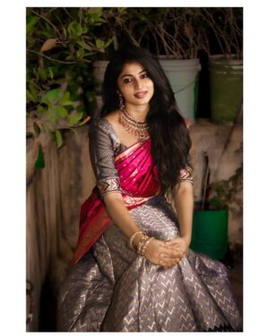 Vaishnavi Arulmozhi Instagram - தனி ஒரு அன்றில் நான்தானே ✨
ஆடை: @pastel.vogue_ 
தையல் : @saya_designstudio 
.
.
#vaishnavi #vaishnaviarulmozhi
