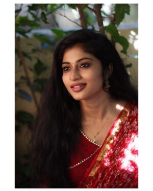 Vaishnavi Arulmozhi Instagram - விழியின் மொழி❤️
ஆடை : @srisaicollections9 ❤️
காதணி: @rings_on_ears ❤️
.
.
#vaishnaviarulmozhi #vaishnavi