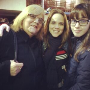Valeria Britos Instagram - Felicidades a todas las madres!
Acá un recuerdo de este trío. Gracias mamá por estar en todo y acompañar mi crecimiento y el de Cami!
Gracias @calu.sancho por este hermoso vínculo que construimos día a día. Me hace feliz ser tu mamá 💕