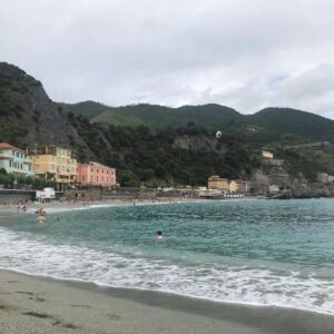 Valeria Britos Instagram - Las semanas se transformaron en meses en Italia 🇮🇹 . Me tocó vivir un momento especial, muy difícil cuando el Coronavirus golpeó fuerte acá y comenzó el confinamiento.
Estas fotos son de hace ya unas semanas cuando aún no habían abierto las fronteras para recibir a los turistas.
De a poco se asoma la nueva normalidad. En cada país se vive de un modo distinto pero con responsabilidad y distanciamiento social  vamos a estar cada día mejor. 💪 #italia
