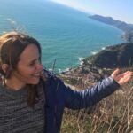 Valeria Britos Instagram - Un año más...un cumpleaños diferente. Gracias a todos los que me mandan sus abrazos a la distancia ❤️ Es tiempo de estar en casa, de valorar lo que tenemos, de aprender algo nuevo, de utilizar la tecnología para acercarnos a nuestros afectos, de hacernos muchas preguntas para conocernos más, de aceptar esta nueva realidad sabiendo que “esto también pasará “ Disfrutemos hoy. Los quierooooo🤗 . . . . #valebritos #cumpleaños #cuarentena