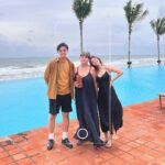 Vanesha Prescilla Instagram - buat aku, seseorang yang udah berkontribusi besar untuk negara ini bisa dimulai dari orang yang paling dekat & ada di sekitar kita. #77PortraitAnakBangsa dari @OPPOIndonesia sekarang mengajak kamu untuk membagikan portrait dari siapapun yang menurut kamu berarti besar untuk membangun negeri ini & ikut menyambut kemerdekaan Indonesia! 🇮🇩 ayo, share buat menang #OPPOReno8Series! caranya: 1. post foto seseorang yang menurut kamu sangat berkontribusi di hidup kamu ke Instagram feed & ceritain kenapa seseorang itu punya peran penting di hidup kamu; 2. sosok itu tidak harus jauh, tapi orang-orang yang disekitar kamu (bisa keluarga, teman, bahkan bisa jadi diri kamu sendiri), ceritain hal yang mungkin terlihat sederhana tetapi bisa jadi memiliki pengaruh penting di hidupmu. 3. follow @OPPOIndonesia & pakai hashtag #OPPOReno8Series #77PortraitAnakBangsa; tag 3 orang teman buat ikutan juga; 4. 3 orang pemenang akan mendapatkan 1 OPPO Reno8 dan 2 OPPO Enco Buds2 💚💚 5. aktivitas ini akan berakhir di tanggal 18 September 2022 dan akan diumumkan di tanggal 24 September 2022. goodluckkkk💕💕💕