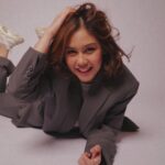 Vanesha Prescilla Instagram - dear younger me, stay in love with yourself. period. tauga difoto ini aku yang mana?✨ nii ya, kayanya bilang makasih ke versi muda ku tuh belum cukup, mau pelukk aja! karena kalo diinget-inget lagi, dari masa sekolah dulu sampai sekarang, prosesnya emang gak mudah buat aku akhirnya bisa cinta sama diri sendiri. ada moment aku insecure sampe akhirnya sekarang bisa lebih confident. jadi flashback gini nih gara-gara video Dear Younger Me dari @laurierid nanti abis nonton bisa ketemu versi muda nya kamu loh.. ha? gimana caranya? hahahha link on bio yaa!