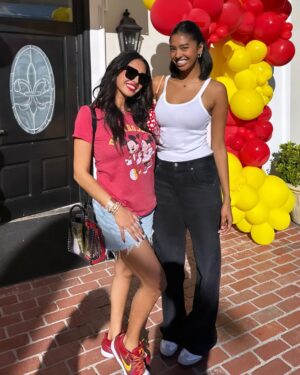 Vanessa Laine Bryant Instagram - USC Parents Weekend ❤️ @nataliabryant @uscedu ❤️ ✌🏾