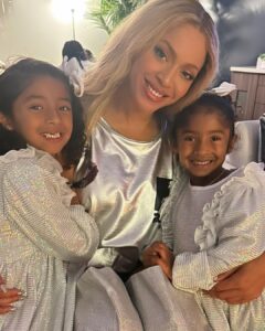 Vanessa Laine Bryant Instagram - Auntie BB 👑🐝🤍🥰 @beyonce