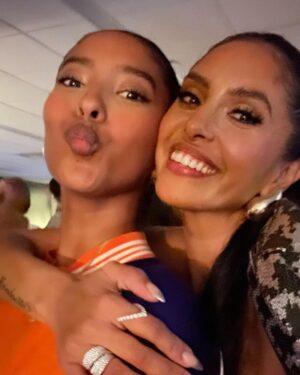 Vanessa Laine Bryant Instagram - B always bringing the best vibes and next level performances. Love you B. 👑🐝❤️