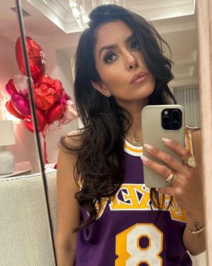 Vanessa Laine Bryant Instagram - 💜💛👑🐍