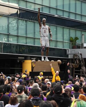 Vanessa Laine Bryant Instagram - Forever 👑🐍 #LA #BlackMamba 💜💛