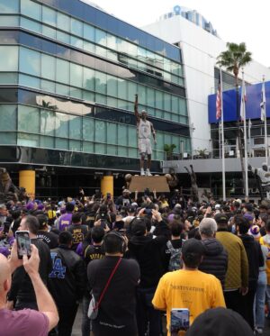 Vanessa Laine Bryant Instagram - Forever 👑🐍 #LA #BlackMamba 💜💛