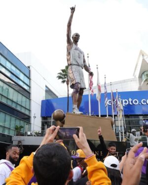 Vanessa Laine Bryant Instagram - Forever 👑🐍 #LA #BlackMamba 💜💛