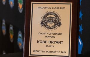 Vanessa Laine Bryant Instagram - Kobe’s legacy and connection to OC will forever be celebrated. This month he was inducted into the first ever Orange County Hall of Fame. #MambaForever #InauguralClass #OCHOF 👑 🐍❤️ 🍊