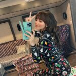 Vanessa Morgan Instagram - Whoever wrapped my trailer in wrapping paper today…You made my day lol 🎁🎄🎅 Officially on Christmas Break woo!