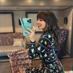 Vanessa Morgan Instagram - Whoever wrapped my trailer in wrapping paper today…You made my day lol 🎁🎄🎅 Officially on Christmas Break woo!